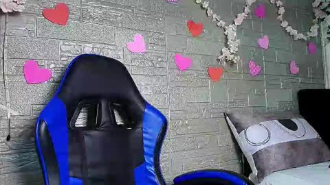 Emma Miel  online show from December 5, 2025, 2:09 am