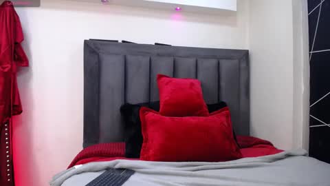 Emma 3 online show from September 16, 2025, 8:21 pm