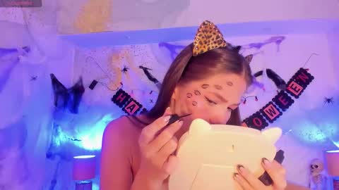 emma_jhoons online show from October 13, 2025, 11:10 am