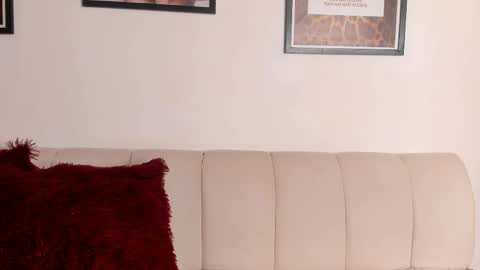 emma_jonness online show from April 6, 2026, 5:47 pm