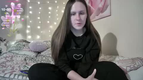 emma_just online show from October 17, 2025, 8:28 am