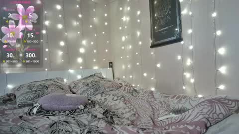 emma_just online show from April 18, 2026, 8:07 am