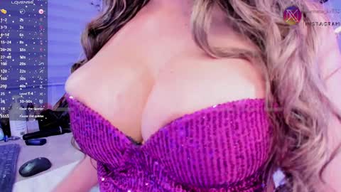 Snapshot of emma_kell chatting on February 7, 2025, 11:24 pm Emma online show from February 7, 2025, 11:24 pm