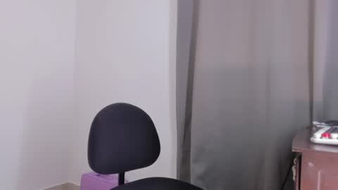 Snapshot of emma_lean chatting on August 2, 2026, 10:08 pm whises lits online show from August 2, 2026, 10:08 pm