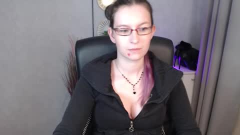 emma online show from October 1, 2025, 5:46 am