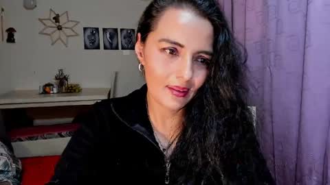 Snapshot of emma_luxy chatting on April 8, 2026, 5:40 am emma luxy online show from April 8, 2026, 5:40 am