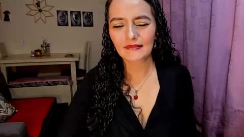 Snapshot of emma_luxy chatting on April 12, 2026, 1:10 am emma luxy online show from April 12, 2026, 1:10 am