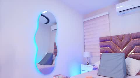 Snapshot of emma_madison_ chatting on November 12, 2025, 11:54 am emma online show from November 12, 2025, 11:54 am