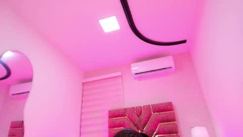 Snapshot of emma_madison_ chatting on November 16, 2025, 12:00 pm emma online show from November 16, 2025, 12:00 pm