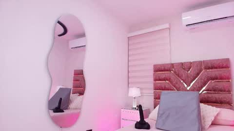 Snapshot of emma_madison_ chatting on November 27, 2025, 11:56 am emma online show from November 27, 2025, 11:56 am