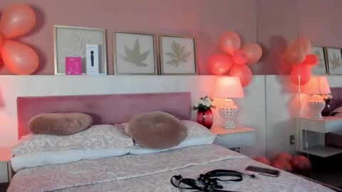 Snapshot of emma_mb chatting on October 21, 2025, 5:08 am  Emma  online show from October 21, 2025, 5:08 am