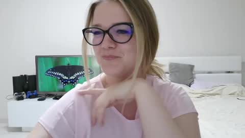 emma_misty_ online show from April 15, 2026, 8:20 pm