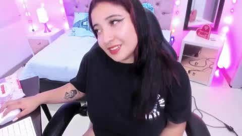 Snapshot of emma_monserratt chatting on January 19, 2025, 12:50 pm Emma Monserratt online show from January 19, 2025, 12:50 pm