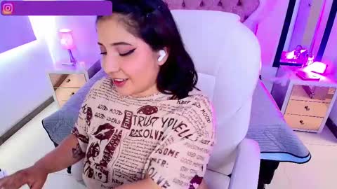 Snapshot of emma_monserratt chatting on October 9, 2025, 7:45 pm Emma Monserratt online show from October 9, 2025, 7:45 pm