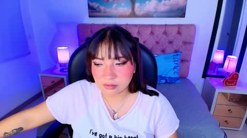 Emma Monserratt online show from November 21, 2025, 8:40 pm