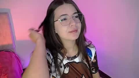 Snapshot of emma_naa chatting on September 17, 2025, 11:39 pm Emma online show from September 17, 2025, 11:39 pm