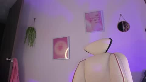 Snapshot of emma_rinaldi_ chatting on January 9, 2026, 4:48 am Emma online show from January 9, 2026, 4:48 am