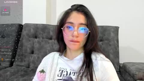 Snapshot of emma_sandovaal chatting on December 3, 2024, 7:32 am Emma online show from December 3, 2024, 7:32 am