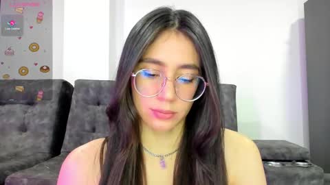 Snapshot of emma_sandovaal chatting on February 14, 2025, 4:58 am Emma online show from February 14, 2025, 4:58 am