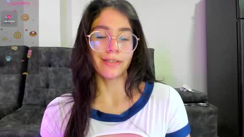 Snapshot of emma_sandovaal chatting on February 24, 2025, 4:16 am Emma online show from February 24, 2025, 4:16 am