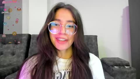 Snapshot of emma_sandovaal chatting on February 28, 2025, 2:20 am Emma online show from February 28, 2025, 2:20 am