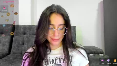 Snapshot of emma_sandovaal chatting on February 28, 2025, 5:26 am Emma online show from February 28, 2025, 5:26 am