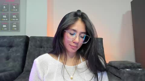 Snapshot of emma_sandovaal chatting on May 1, 2026, 2:05 am Emma online show from May 1, 2026, 2:05 am