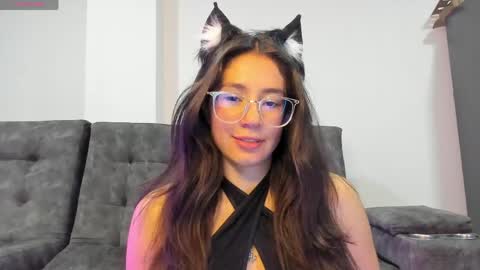 Snapshot of emma_sandovaal chatting on May 17, 2026, 5:27 am Emma online show from May 17, 2026, 5:27 am