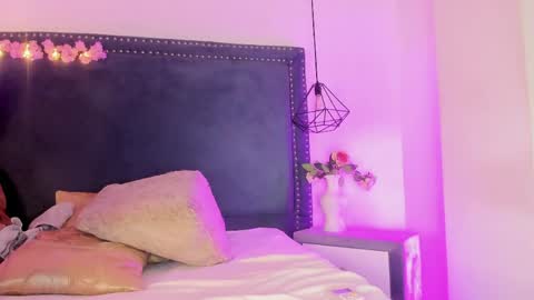 emma_saylor online show from April 18, 2026, 7:51 pm