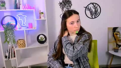 emma_swee online show from February 9, 2026, 6:06 am