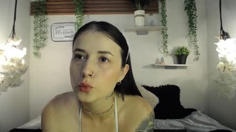 Snapshot of emma_sweethot chatting on March 4, 2026, 5:30 pm Emma Black online show from March 4, 2026, 5:30 pm