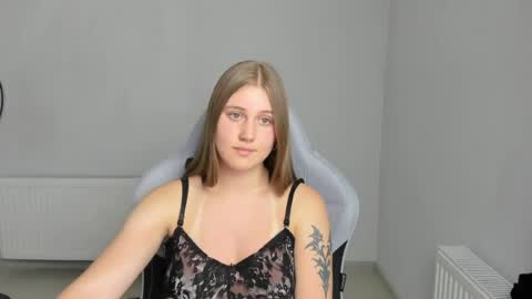 Snapshot of emma_sweettyy chatting on July 6, 2026, 3:36 pm Emma online show from July 6, 2026, 3:36 pm