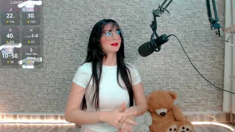 Snapshot of emma_unu chatting on May 19, 2026, 2:51 am Emma online show from May 19, 2026, 2:51 am