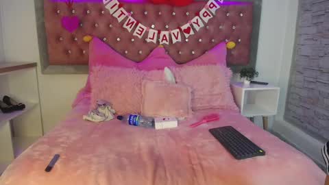 Snapshot of emma_wilder chatting on February 9, 2025, 8:45 pm neko online show from February 9, 2025, 8:45 pm