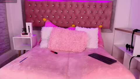 Snapshot of emma_wilder chatting on March 3, 2025, 11:46 pm neko online show from March 3, 2025, 11:46 pm