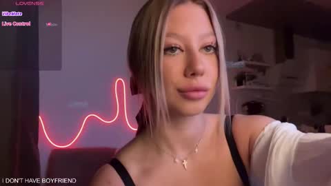 emmaandjake online show from November 9, 2025, 1:42 pm