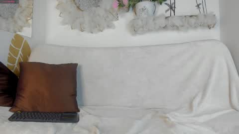 Snapshot of emmaduque chatting on May 24, 2026, 9:42 pm Emma Duque online show from May 24, 2026, 9:42 pm
