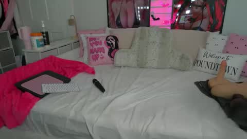 emmagray01 online show from October 17, 2025, 6:43 pm