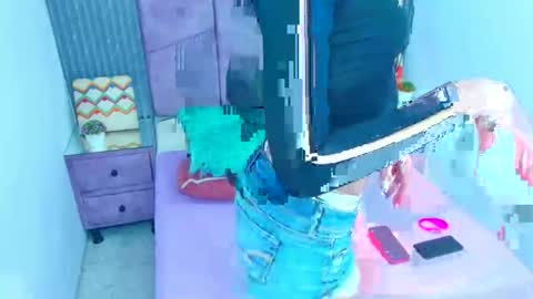 emmaLogge online show from December 13, 2025, 8:47 pm