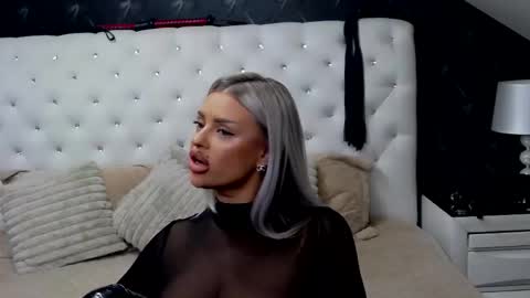 Emma Mavis online show from January 18, 2026, 11:14 am