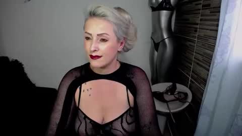 Snapshot of emmarizzoo chatting on May 22, 2026, 8:47 pm Emma online show from May 22, 2026, 8:47 pm