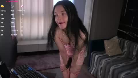 Snapshot of emmasmall chatting on June 5, 2026, 6:52 am Petite girl Emmy online show from June 5, 2026, 6:52 am