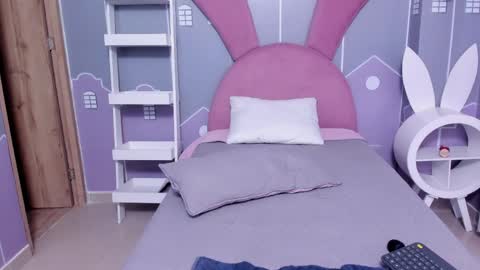 emmathompson__ online show from April 12, 2026, 1:49 pm