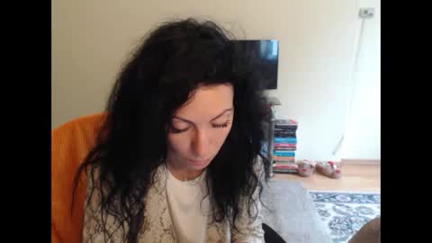 Snapshot of emmatoo95 chatting on October 8, 2025, 8:01 am Emmatoo online show from October 8, 2025, 8:01 am