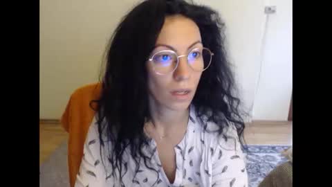 Snapshot of emmatoo95 chatting on October 9, 2025, 10:13 am Emmatoo online show from October 9, 2025, 10:13 am
