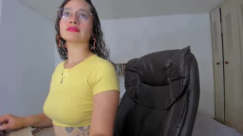 Emma Torres online show from December 23, 2024, 1:03 pm