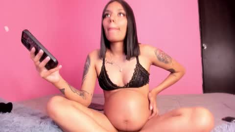 Emmi online show from December 18, 2025, 4:29 am