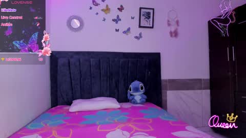 Snapshot of emmie_bunny chatting on May 15, 2026, 10:06 pm Emmie online show from May 15, 2026, 10:06 pm