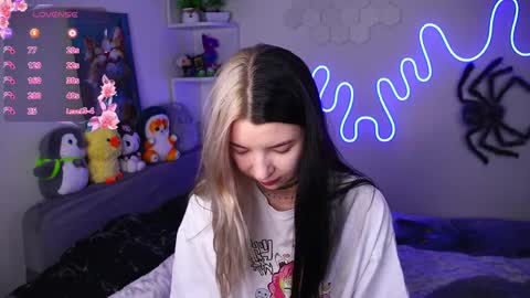 emmie_everly online show from April 10, 2026, 8:57 pm