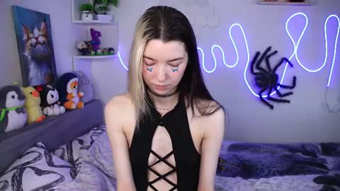 Snapshot of emmie_everly chatting on June 21, 2026, 2:08 pm emmie_everly online show from June 21, 2026, 2:08 pm